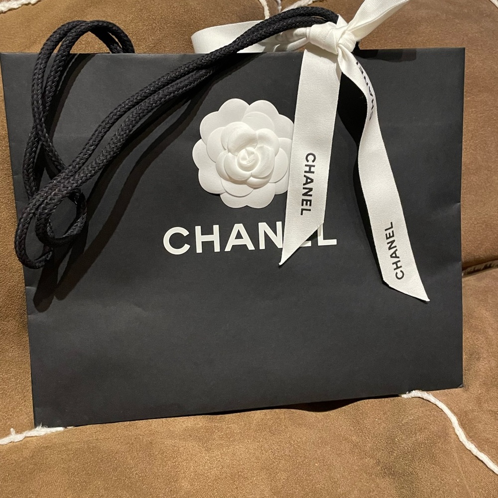 Chanel Shopping Bags - Picture 2 of 7